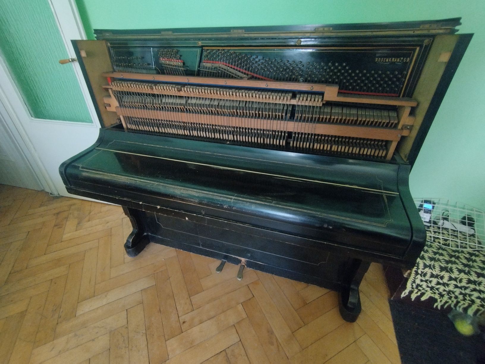 Zabytkowe pianino Rosenkranz