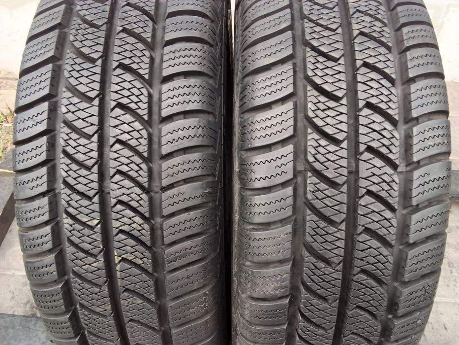 Продам шини 215/70R15C