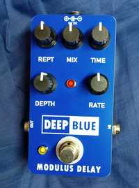 Efekt gitarowy Deep Blue Delay Modulus (klon)