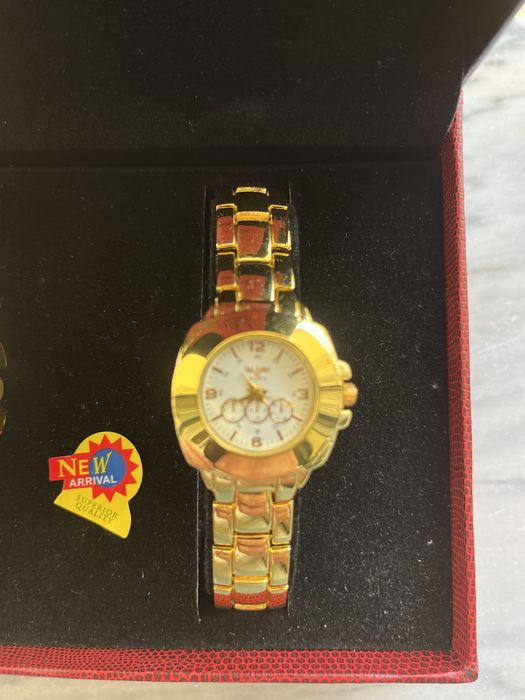 Relogios Parejas dourados