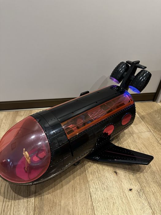 Samolot LOL OMG z oświetleniem