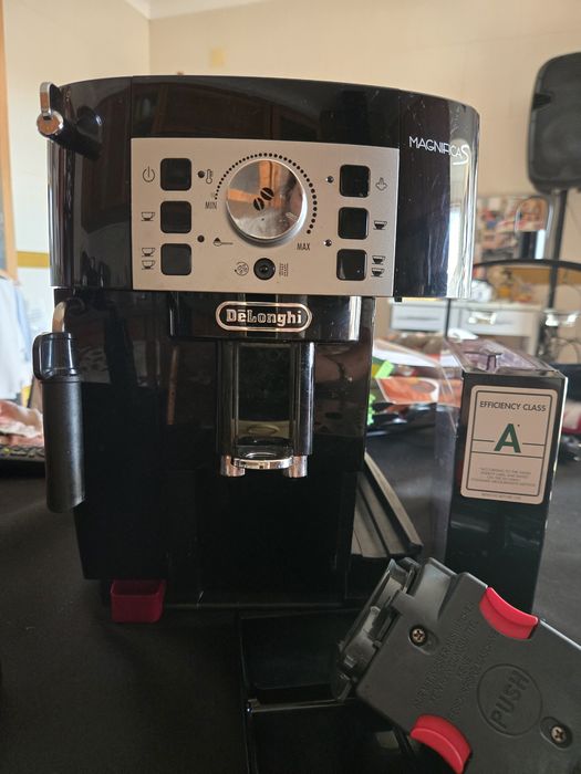 Máquina café Delonghi Magnifica S