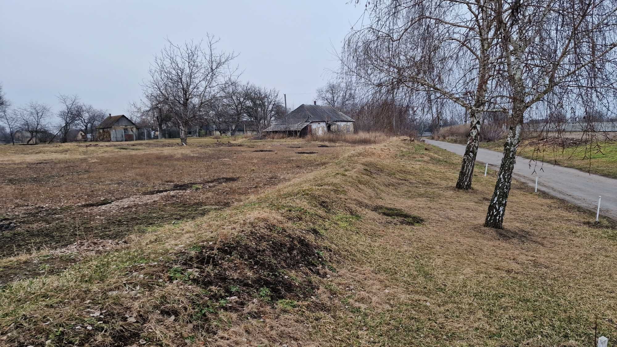 Земельна ділянка з будинком під знесення