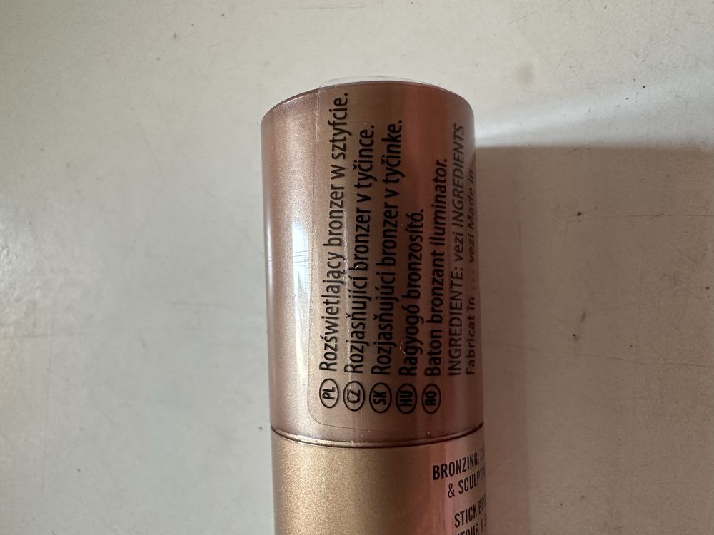 rozświetlający bronzer w sztyfcie rimmel multi tasker 003