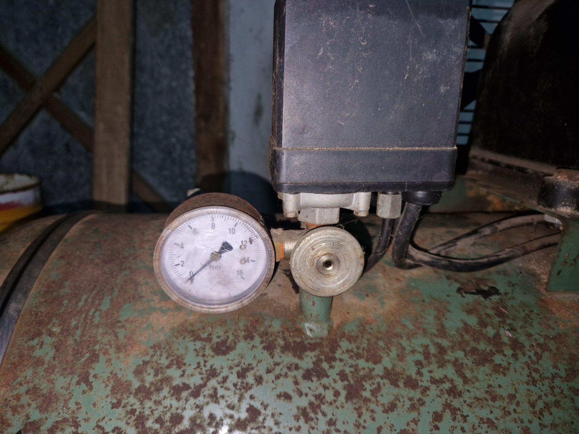 Compressor trifásico