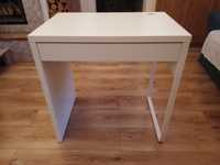 Ładne białe biurko