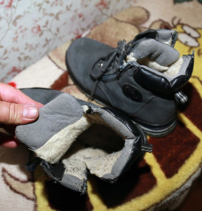 Кроссовки и Ботинки  на мальчика зимние теплые 39 размер