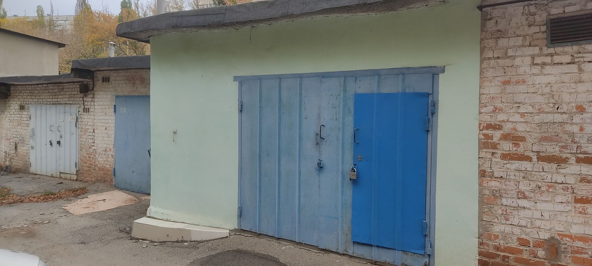 Гараж 2.х. этажный на Шишковке,Киевский р-н с погребом и ямой