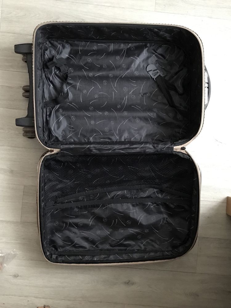 чемодан в хорошем состоянии