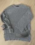 Szary sweter oversize