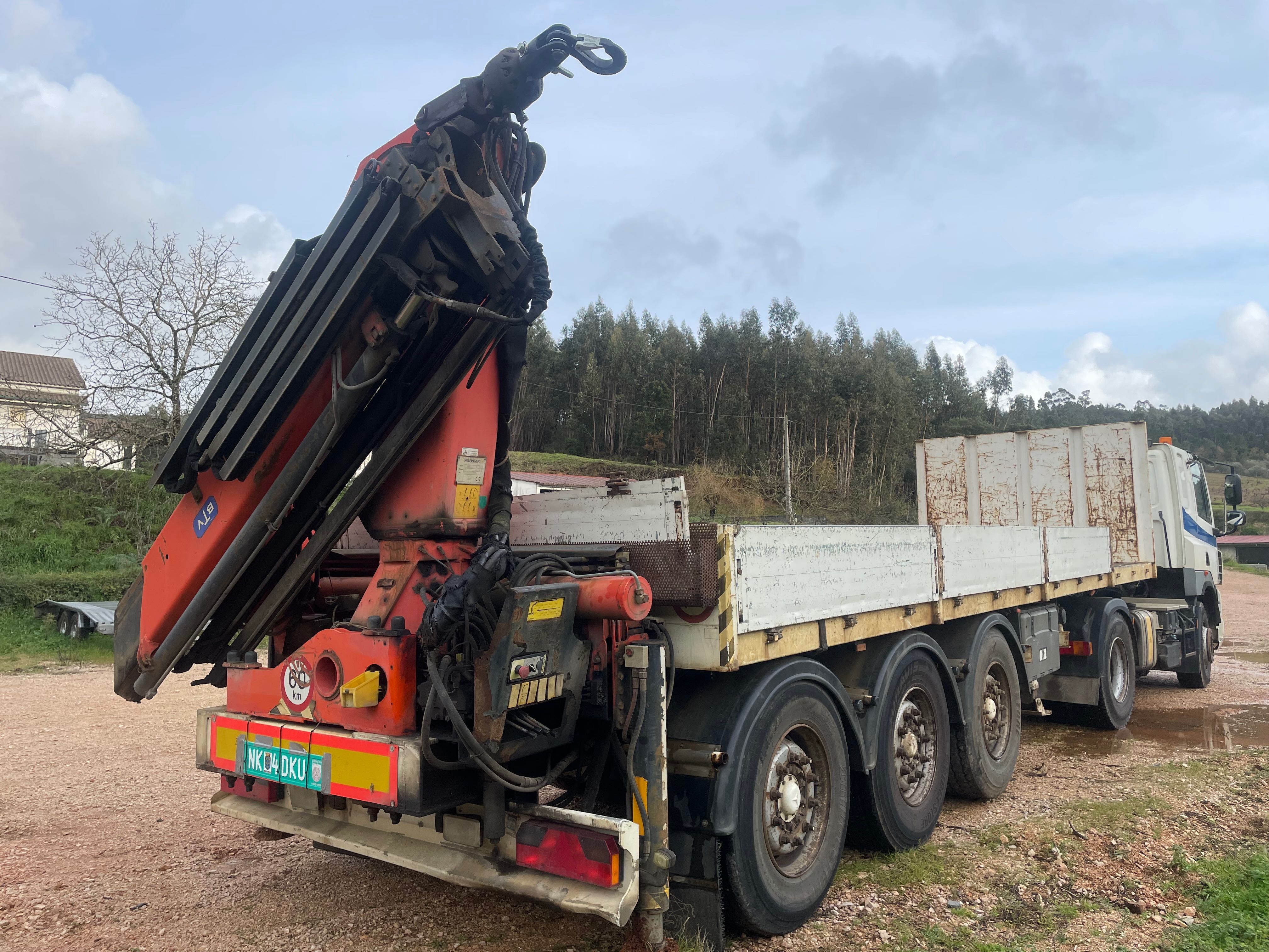 Grua Palfinger PK 19000 com rádio comando
