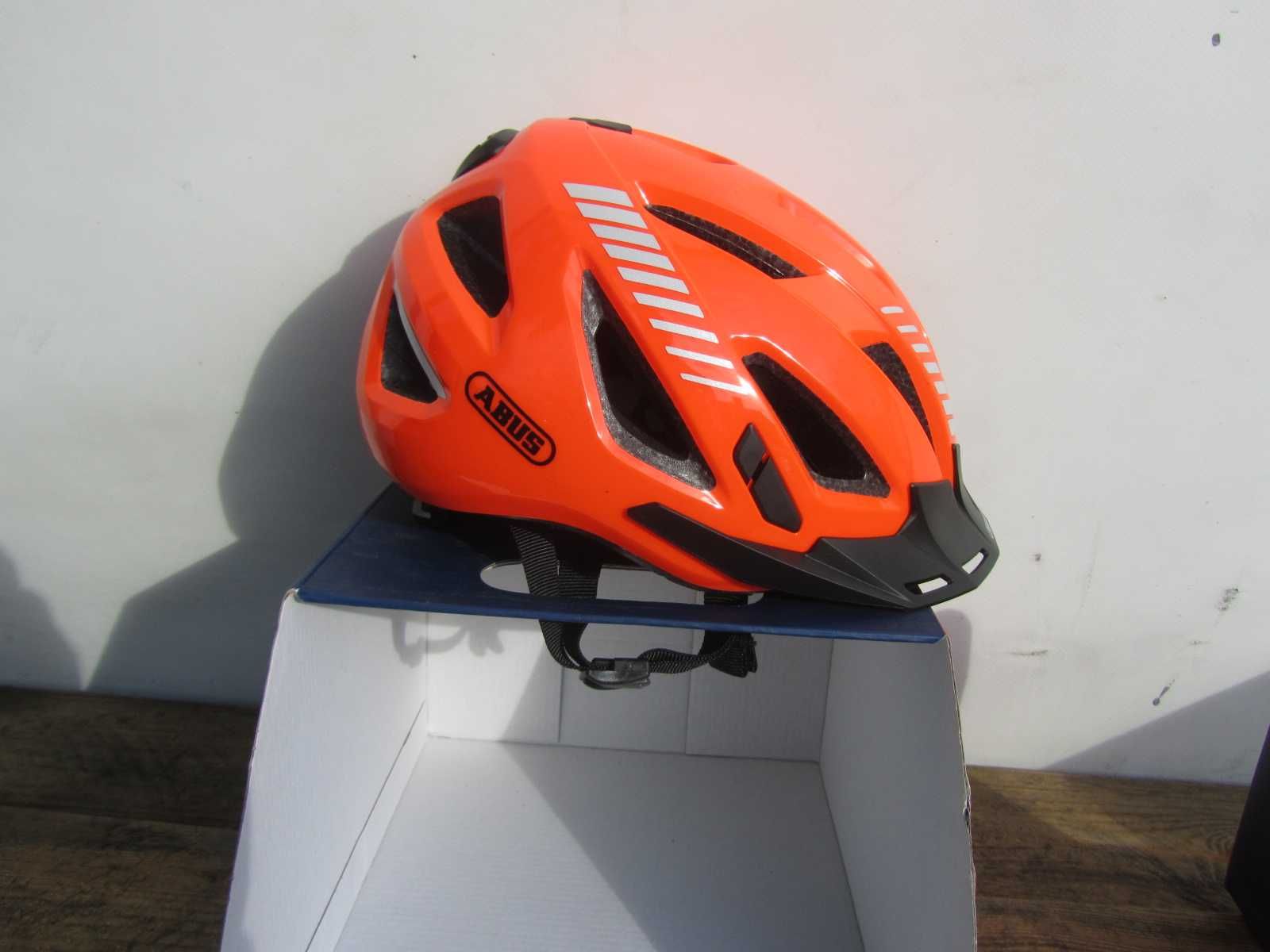 Kask Rowerowy Abus Urban - l 3.0 52 - 58 M " Led