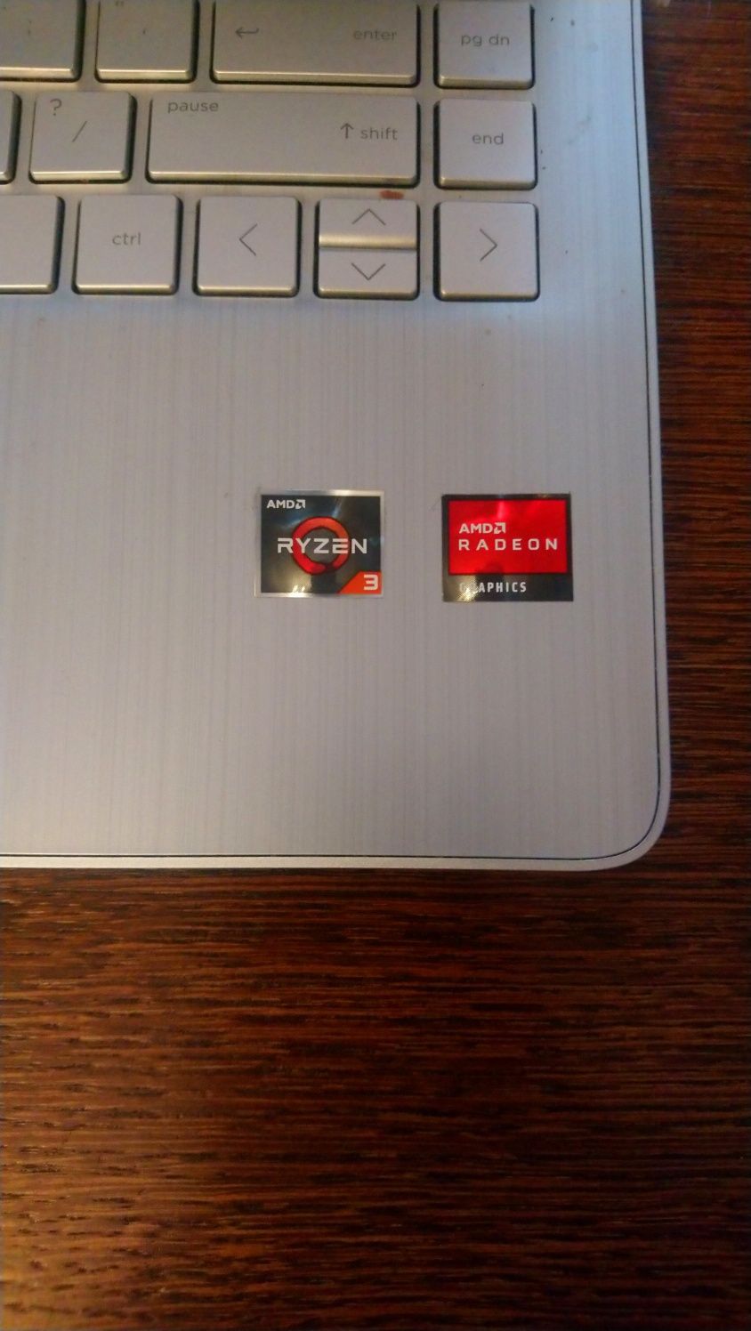 Laptop HP 14S AMD Ryzen 3 8 GB / 500 GB