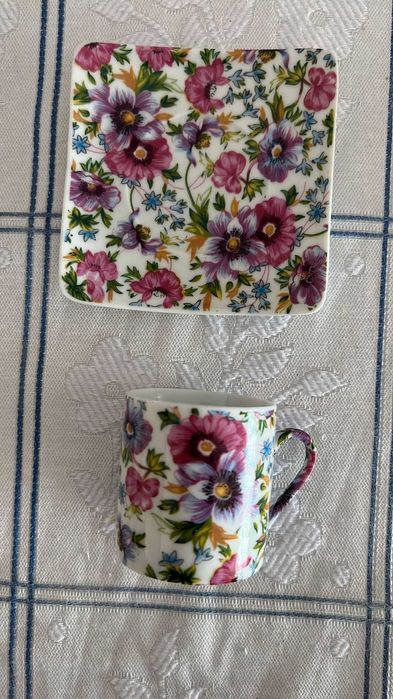Chávena e pires floral rosa - Preço unitário