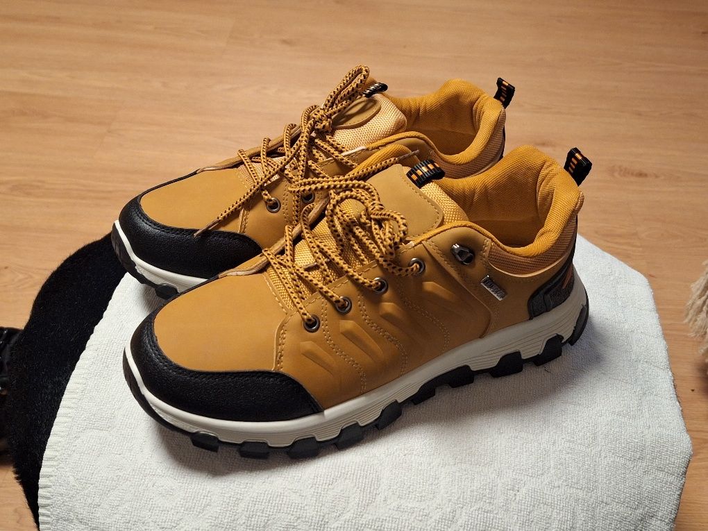Tenis sapatos de caminhada à  prova de agua novos