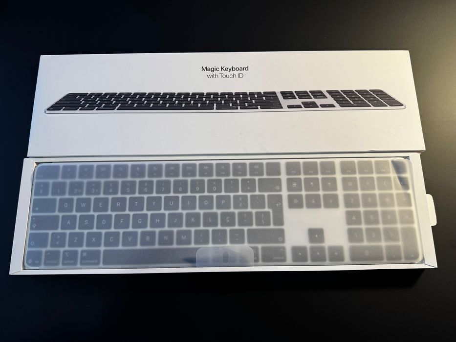 Magic Keyboard c/Touch ID + teclado numérico USB-C