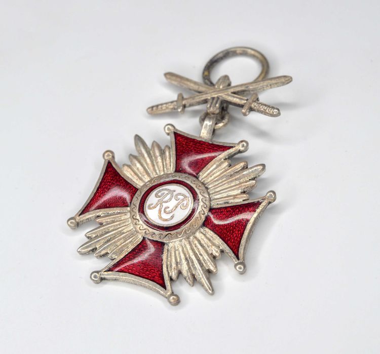 Srebrny krzyż zasługi z mieczami RP medal