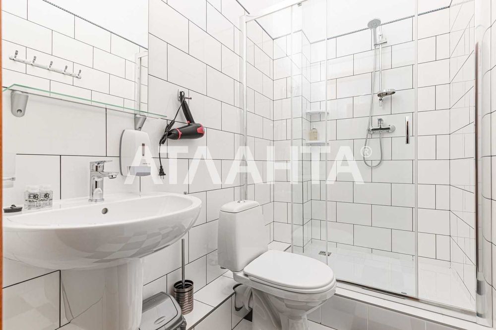 Гостиница в пешей доступности 13 фонтана! Бассейн!