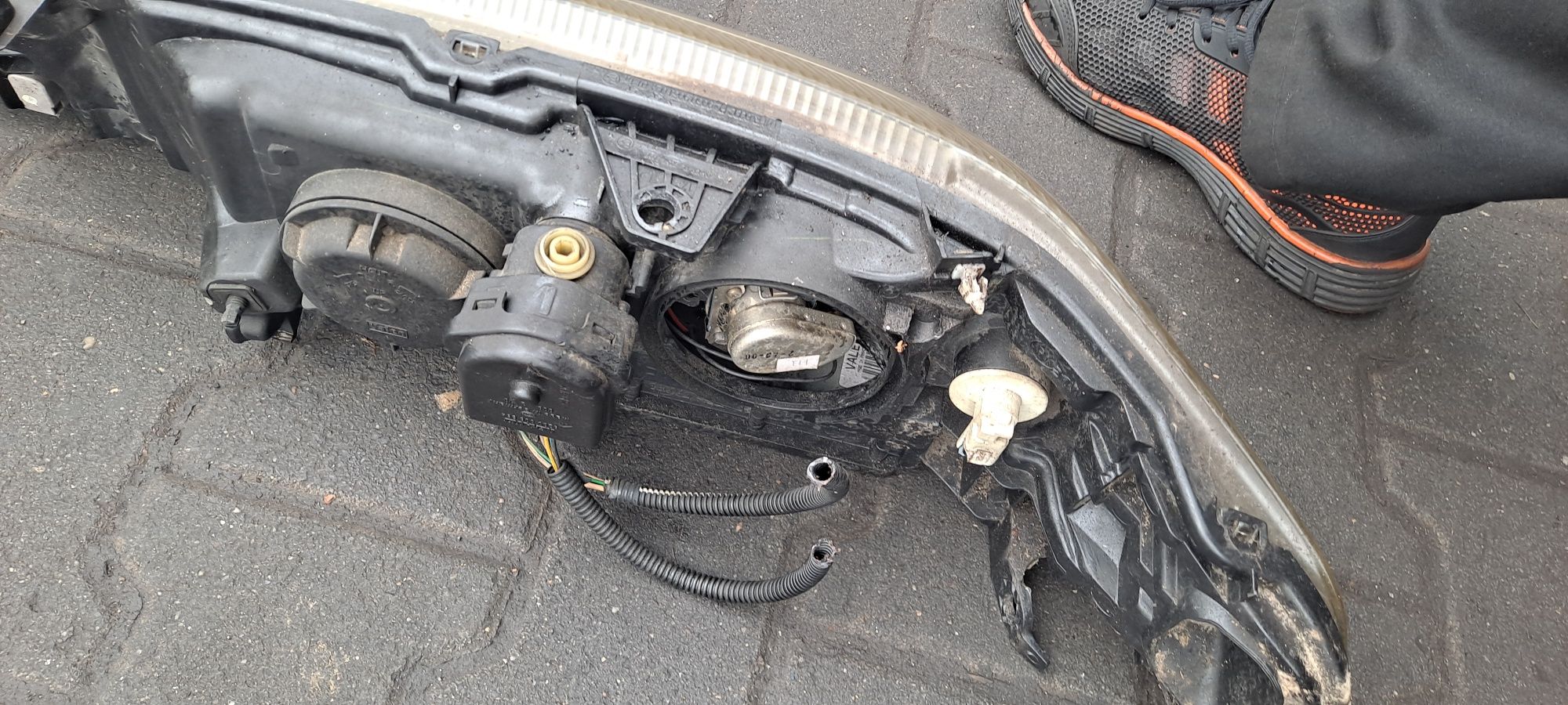 Lampa przód xenon Renault Laguna 2