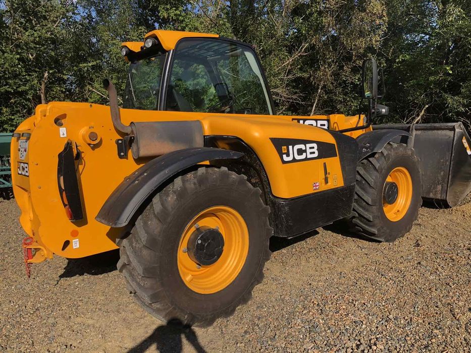 Навантажувач телескопічний JCB
