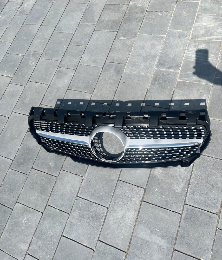 У наявності !!! Mercedes Benz CLA Class решотка гриль W117 2013-2019