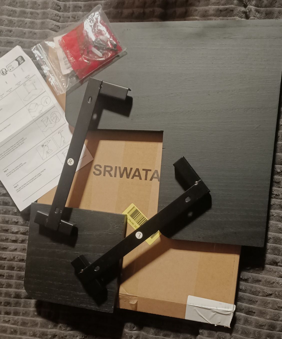 Drewniana półka narożna loft