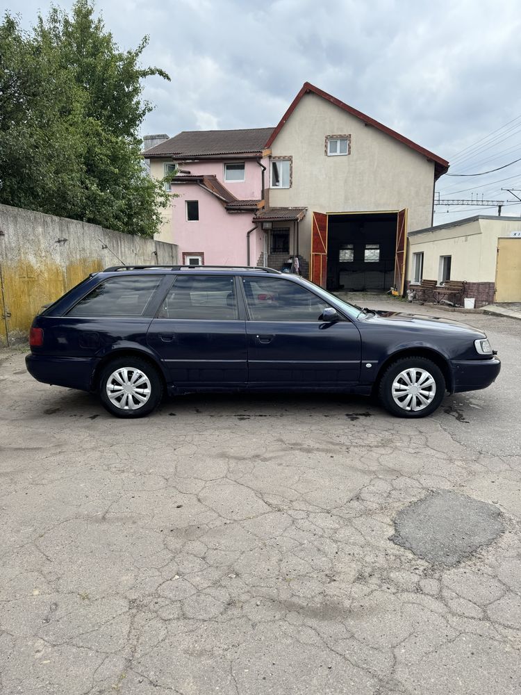 Автомобіль audi a4