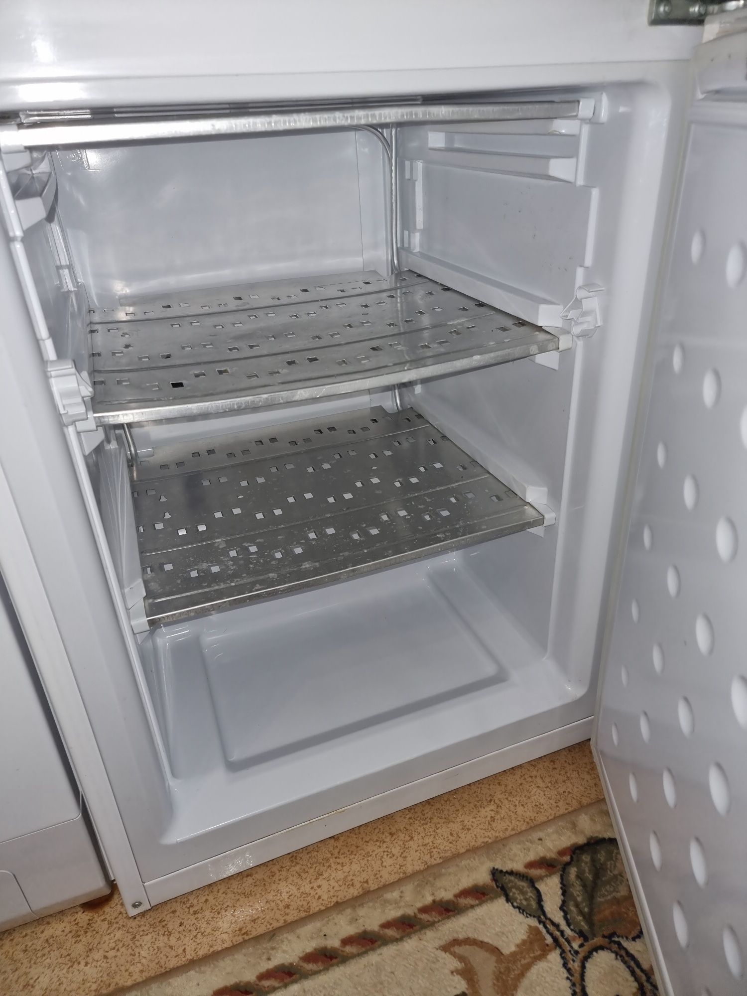 Продам неробочий холодильник BEKO