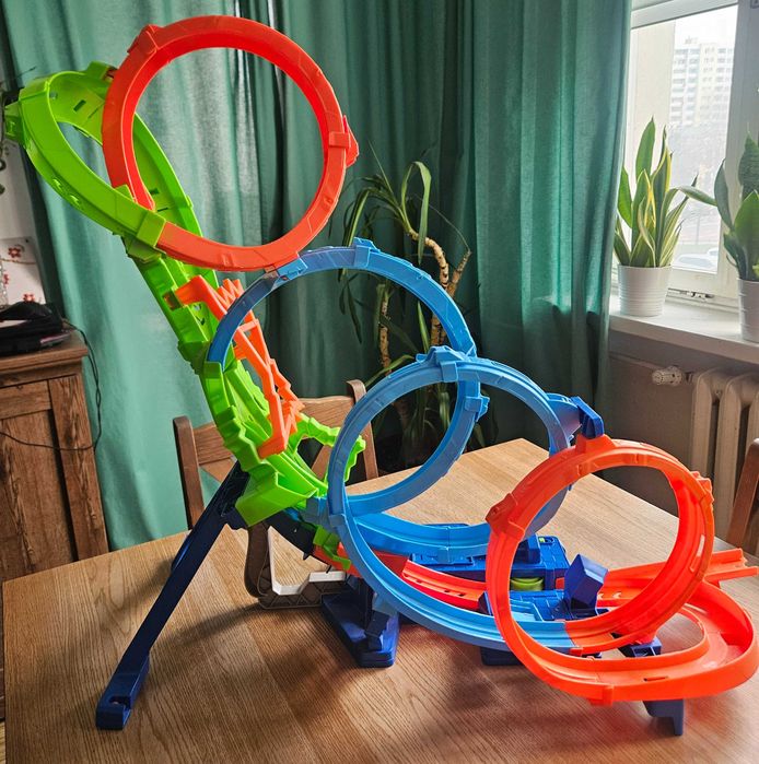 Tor hot weels poczwórna pętla