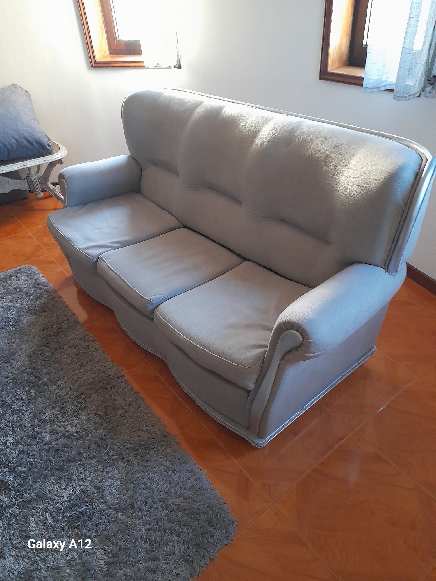 Sofá cama estilo antigo cinza