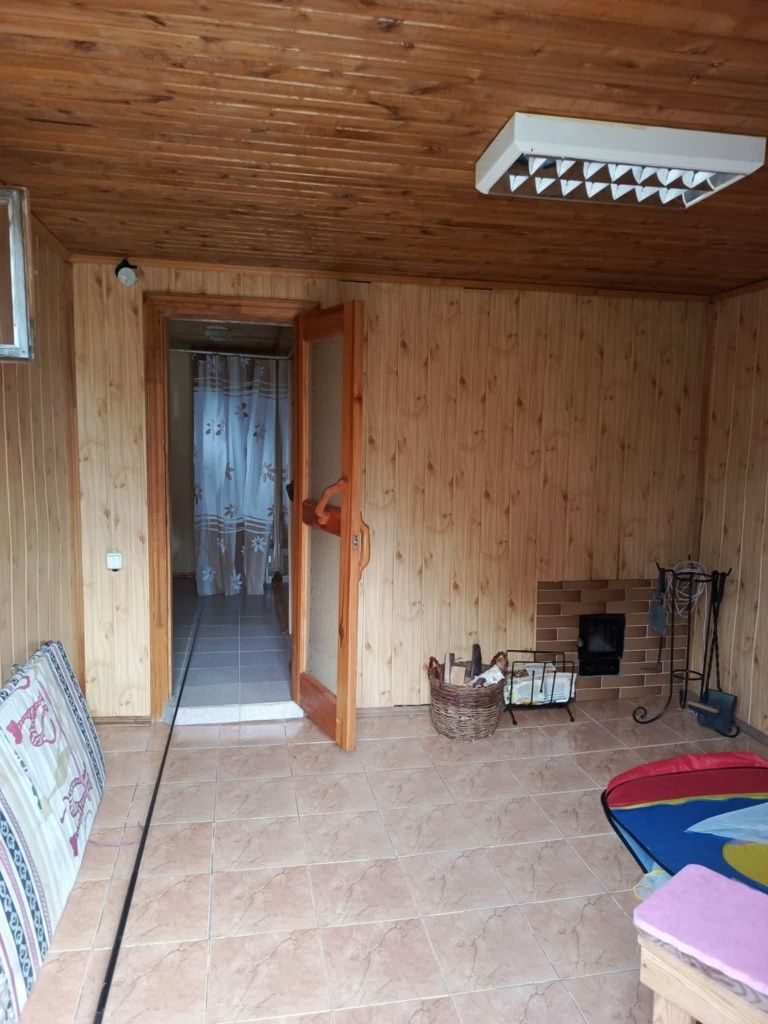 Продаж дачі  з власним озером