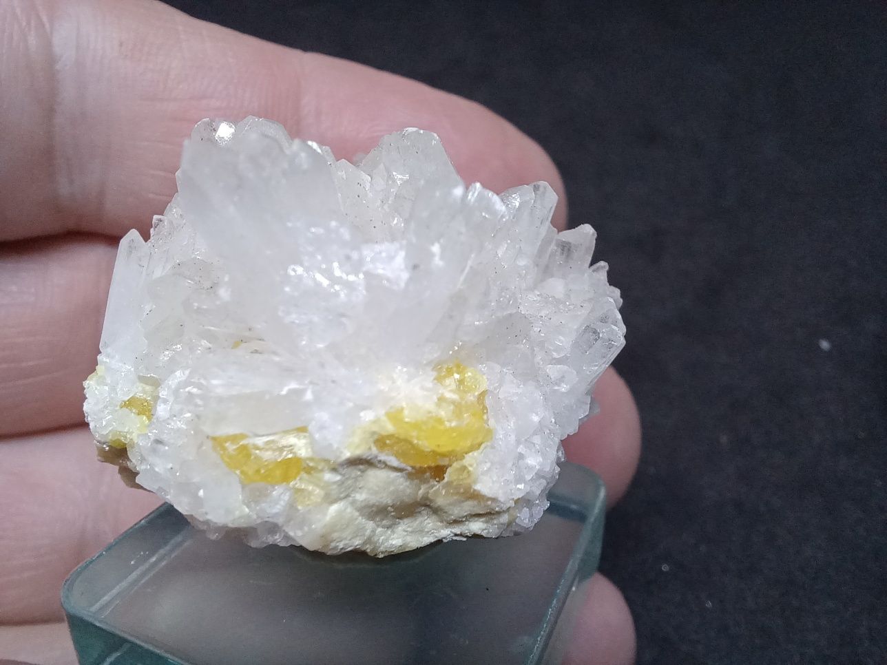 Celestyn z siarką krystaliczna na siarce ziarnistej. Machow