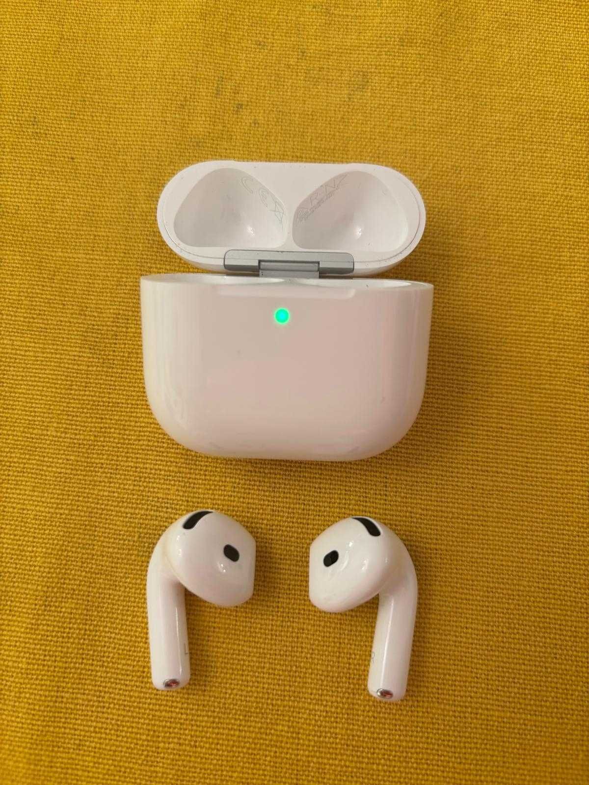 Airpods 4 APPLE (In Ear, Microfone, Active Noise Cancelling, Branco)
