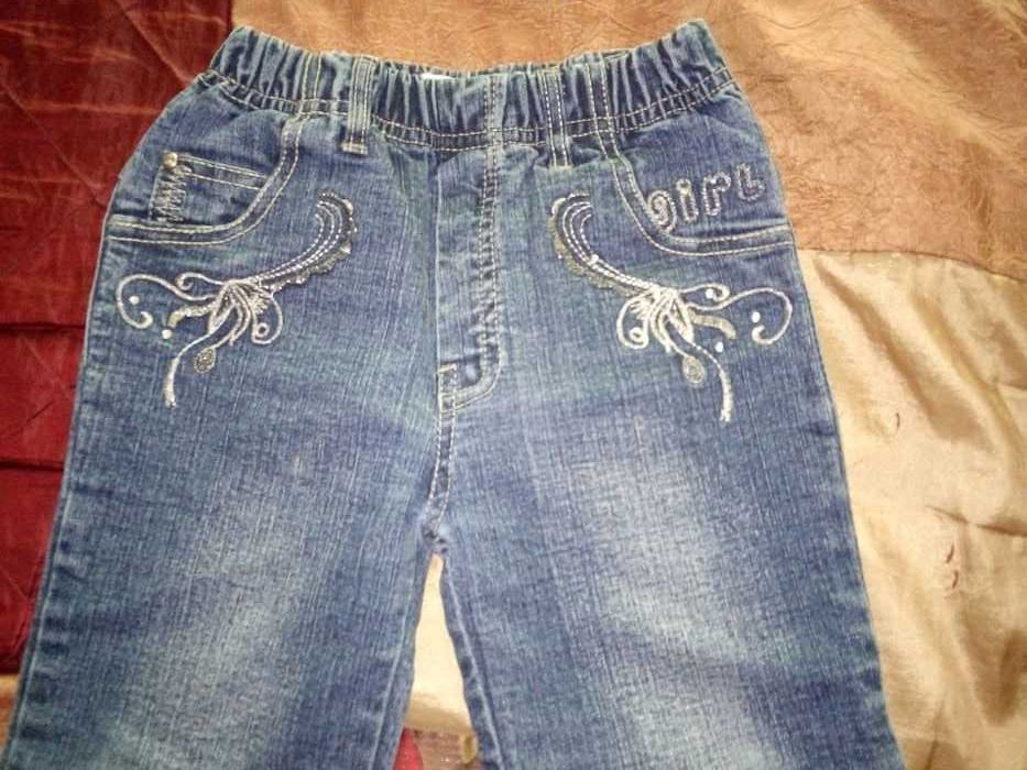 Spodnie jeansowe r. 104-110
