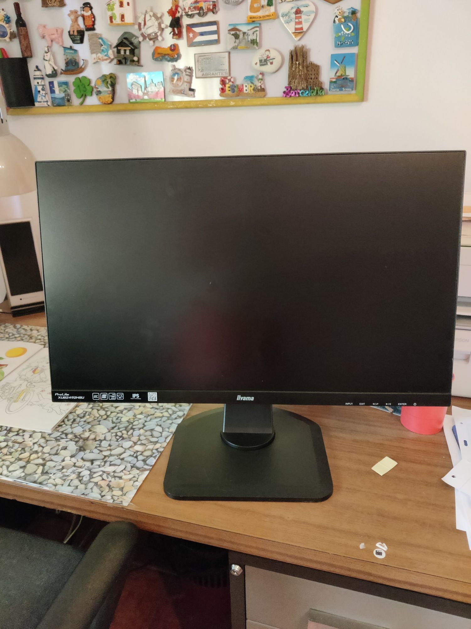 Monitor 24"l IPS ajustável
