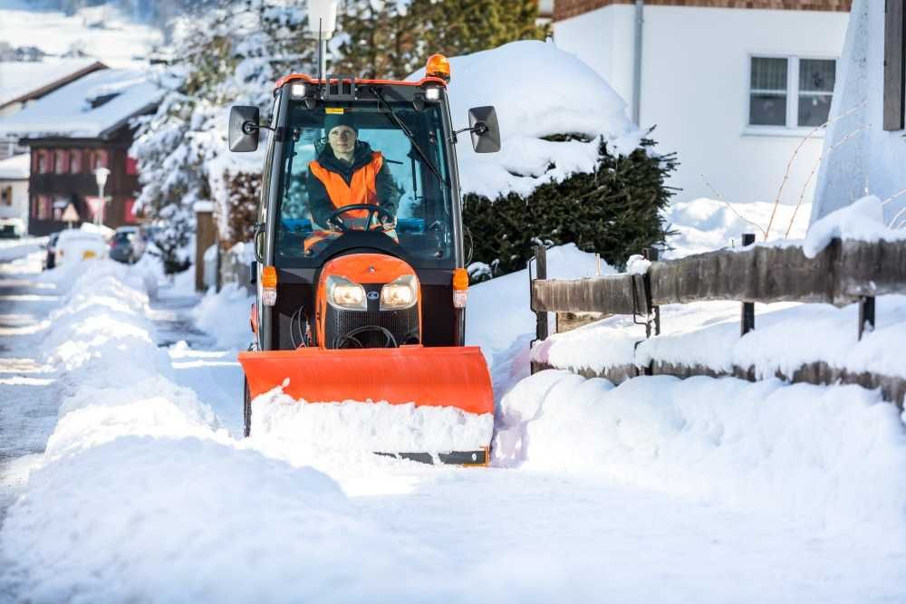 Ciągnik KUBOTA BX261 (wersja kabinowa) - Dostępny od ręki!