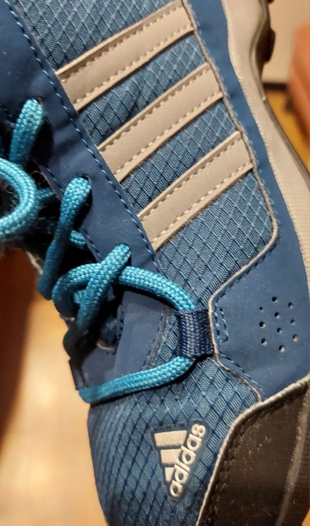 Buty Adidas zimowe,z podeszwą Traxion,r.33.5