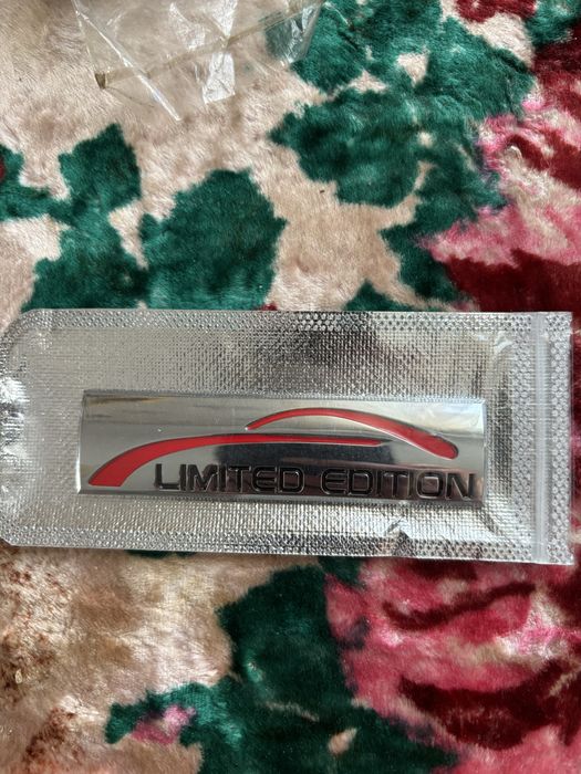 Шильдик, емблема на авто