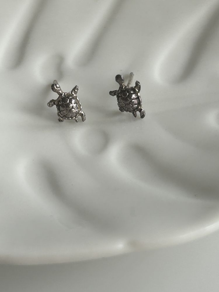 Nowe małe kolczyki wkręty żółwie Galeria Jubilerska srebro 925