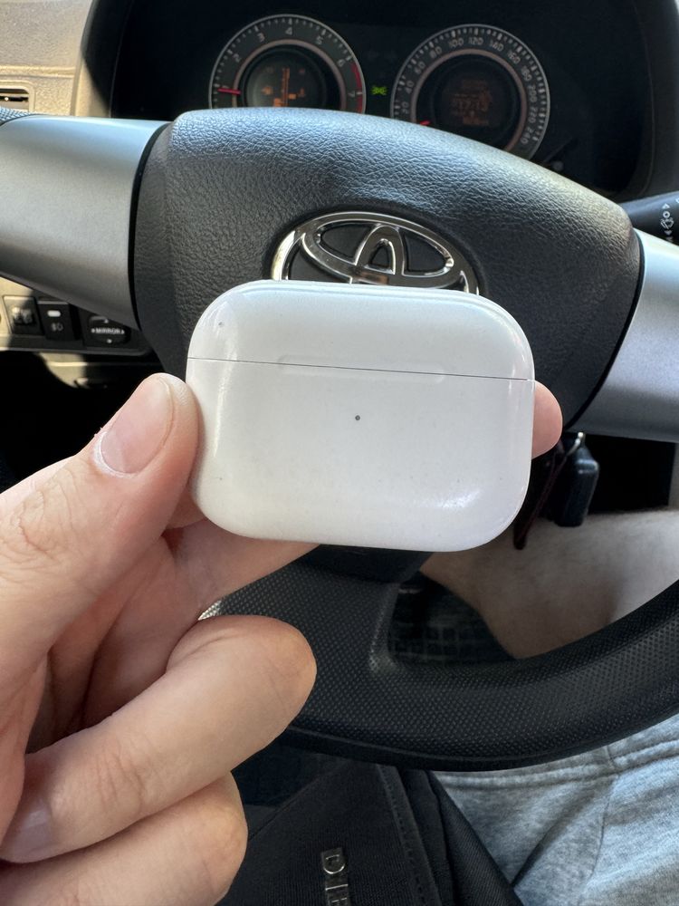 Кейс, футляр, зарядний пристрій apple airpods pro 2 A2700
