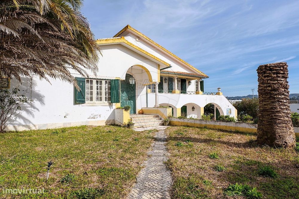 Moradia T12 para arrendamento