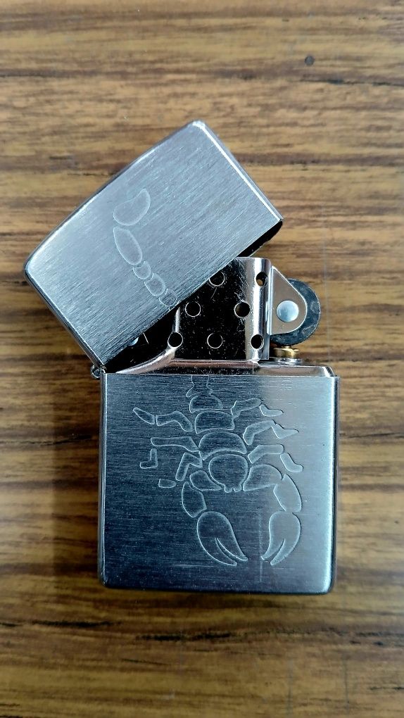 Isqueiro Zippo - Scorpion