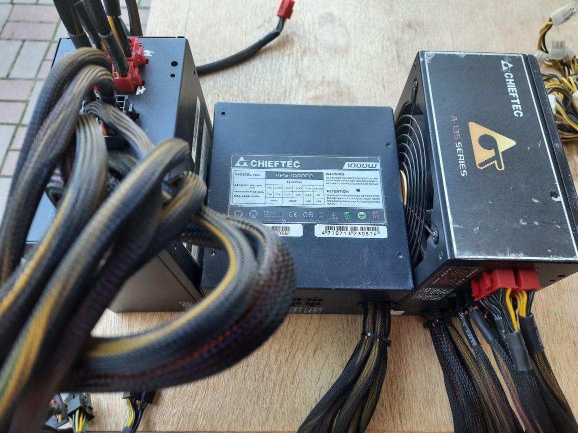 Блок питания    CHIEFTEC navitas 1250W без проводов !