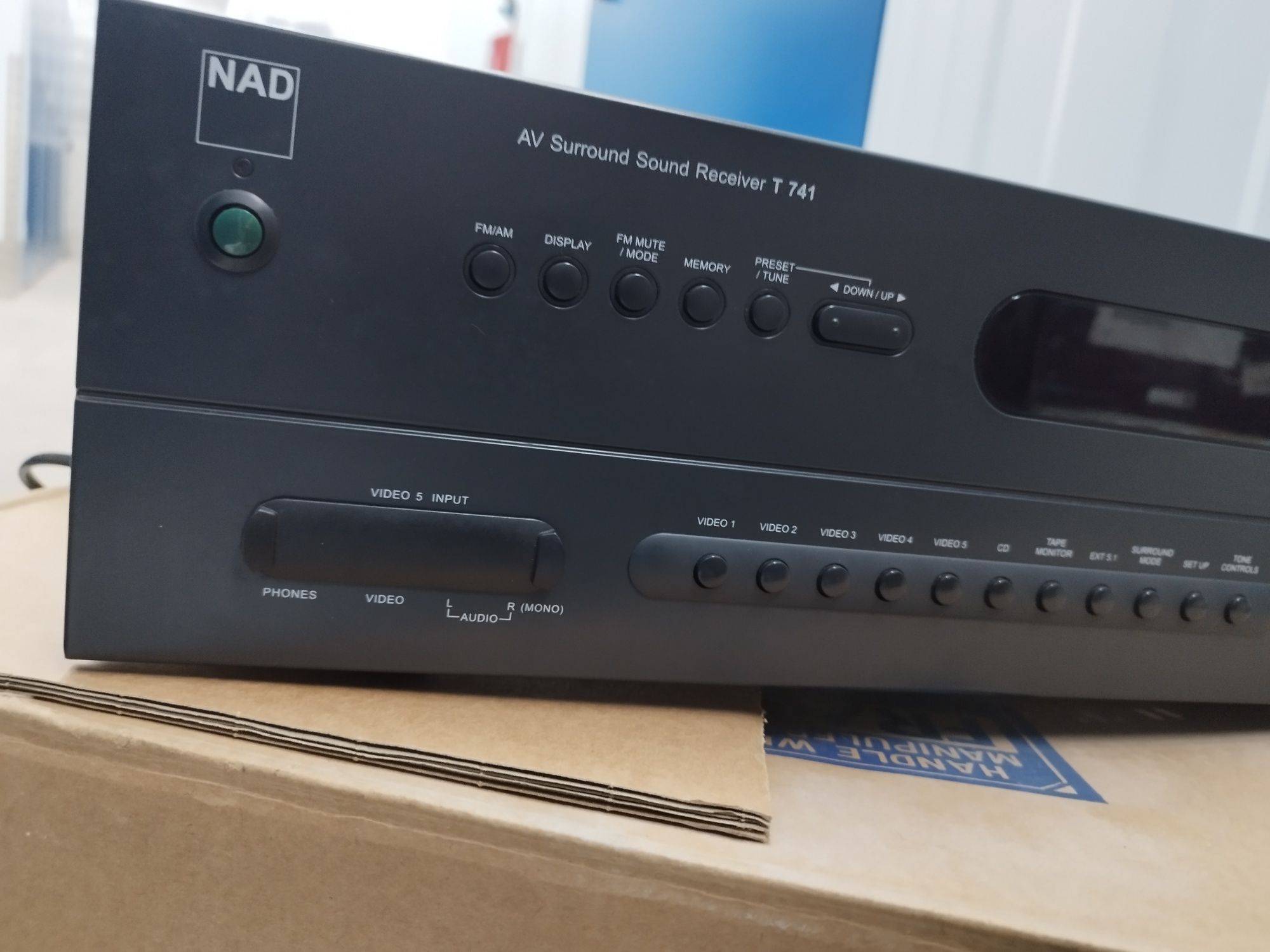 Amplificador A/V NAD T741