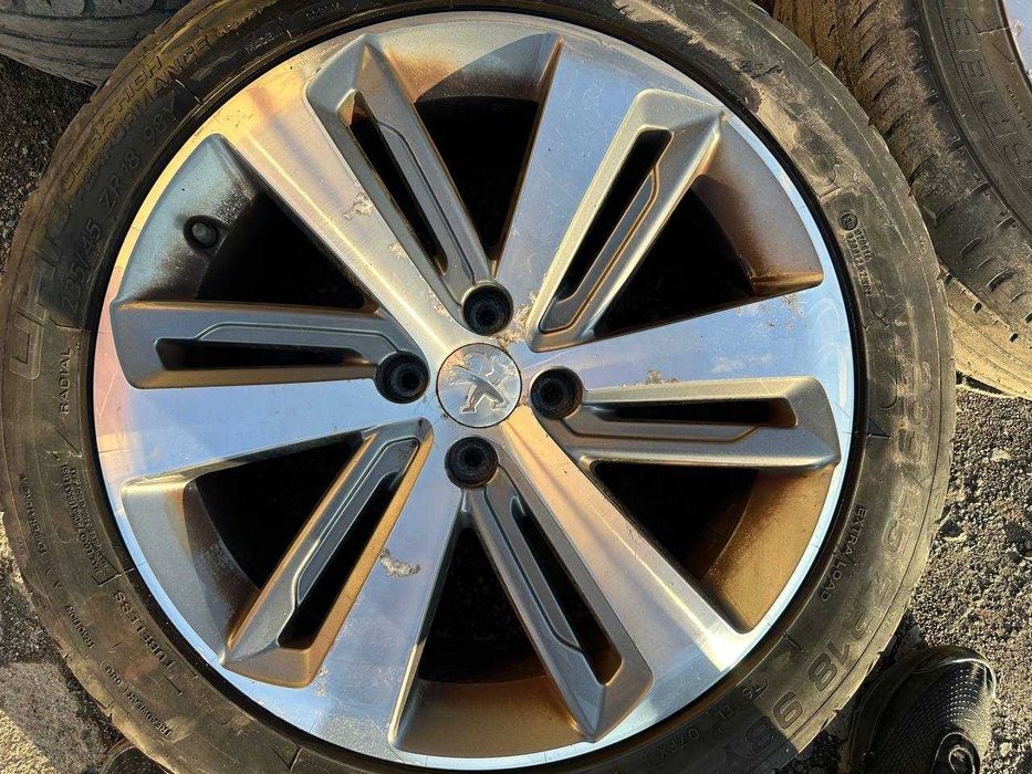 Комплект титанів R18 від пежо