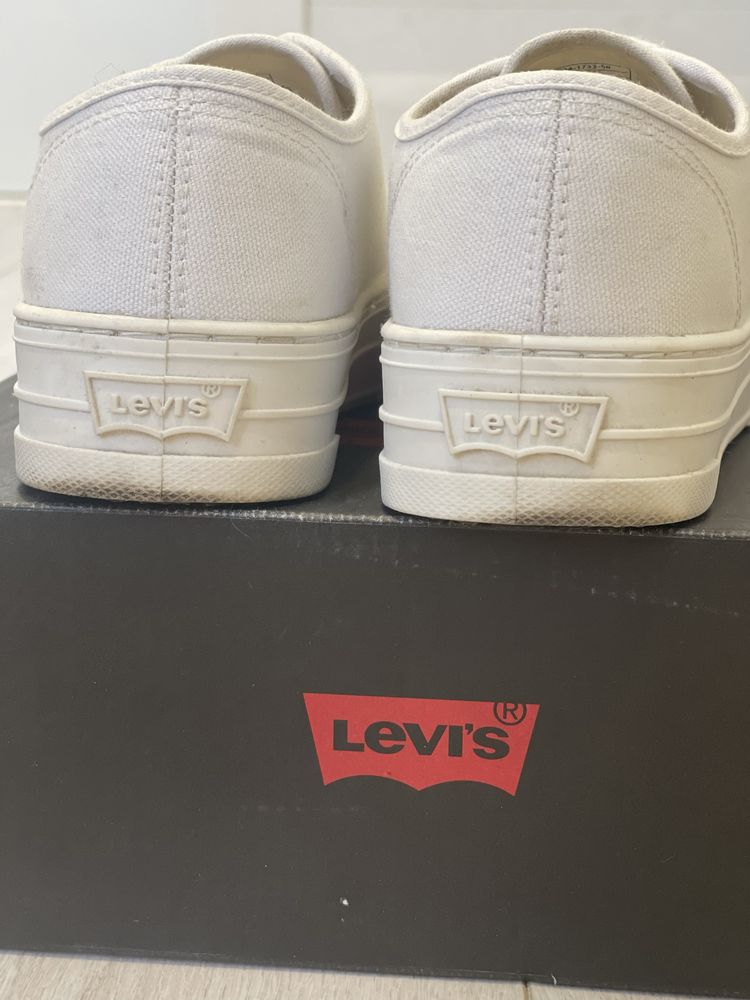 Білі кеди levi’s оригінал