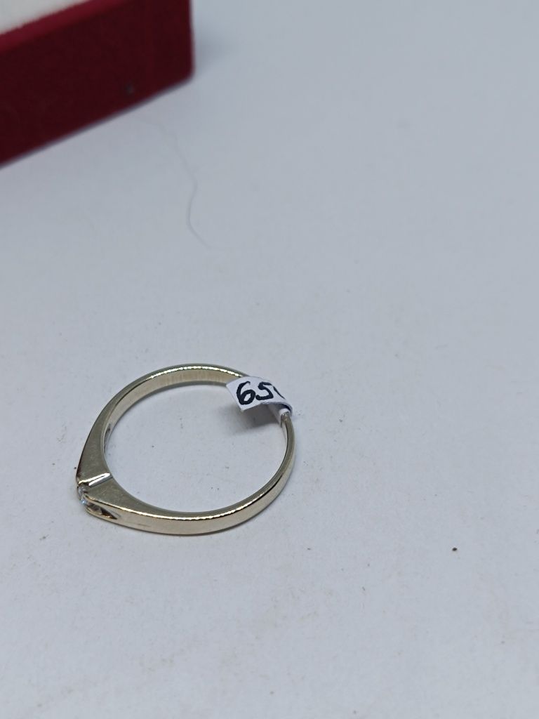 Złoty pierścionek z brylantem złoto białe 585 rozmiar 12
