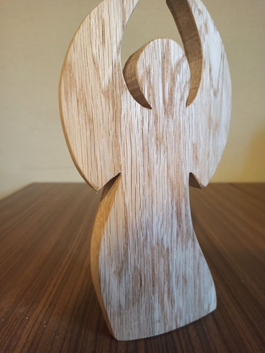Anioł z drewna dębowego 26 cm