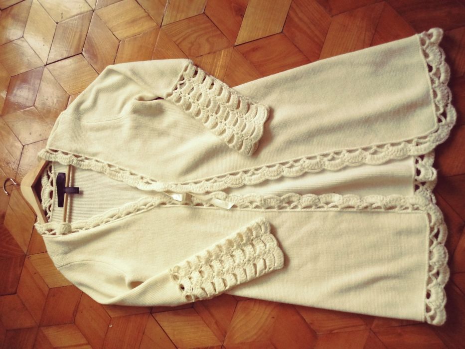 Dlugi płaszcz swetrowy