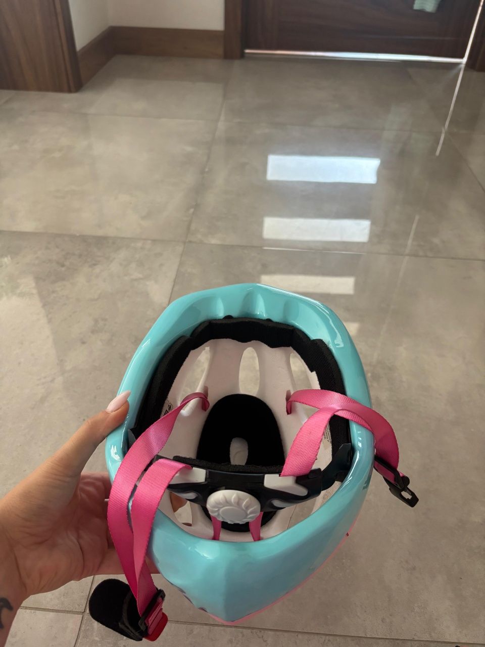 Kask dziecięcy z regulacją, dziecko, dzieci, zabawki